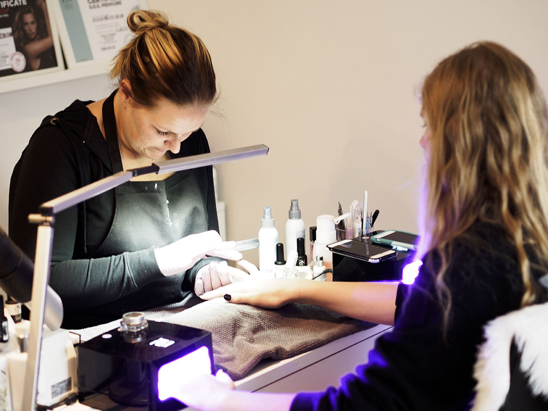 nagelfilning Filar naglar